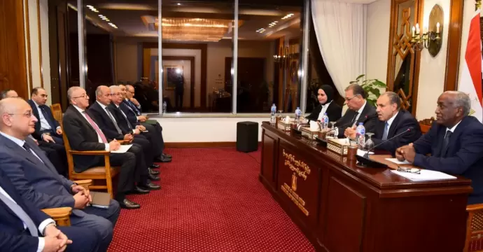 وزير الخارجية يجتمع بقيادات الوزارة ويؤكد أهمية مواصلة تطوير الأداء المؤسسي