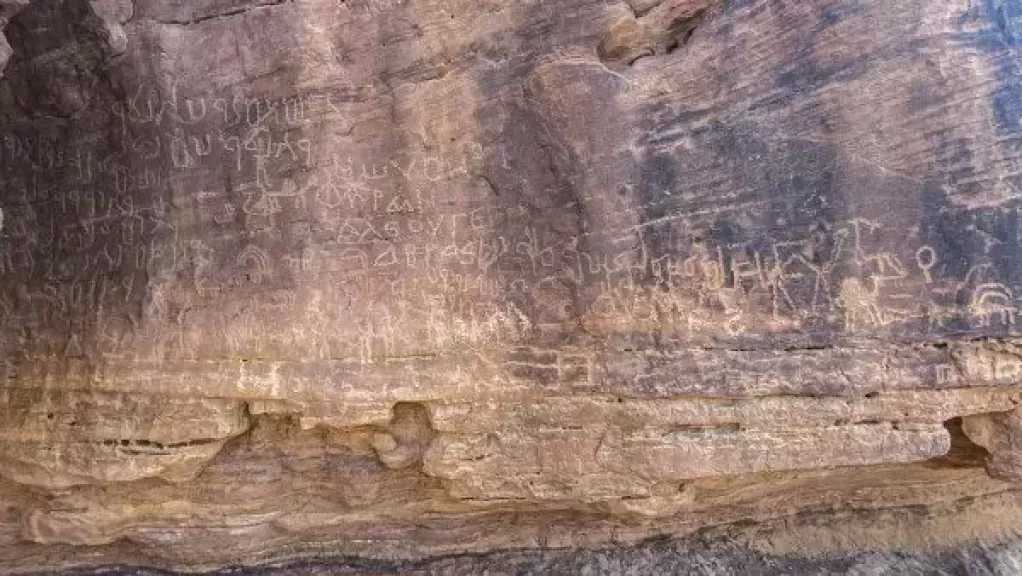 الآثار: كشف هضبة أم عراك يوضح تطور حركة الإنسان القديم وأسلوب معيشته