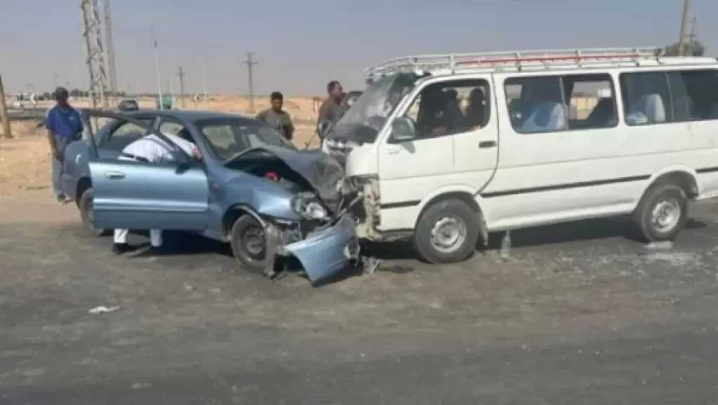مصرع وإصابة 8 أشخاص في تصادم سيارتين بطريق إدفو مرسى علم