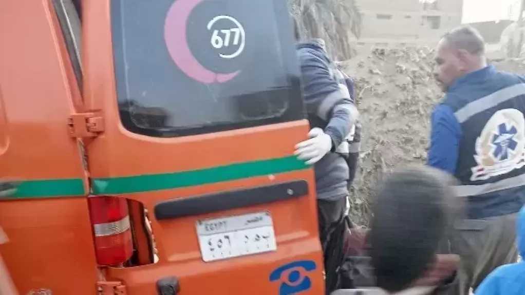 مصرع شاب في حادث تصادم «توك توك» وموتوسيكل بالشرقية