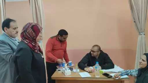 محافظ الدقهلية يتابع أعمال قافلة طبية مجانية بدكرنس استفاد منها 400 مواطن