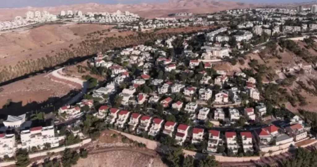 مكتب الدفاع عن الأرض: إسرائيل تنقلب على الاتفاقيات مع الفلسطينيين وتسرع الاستيطان والضم