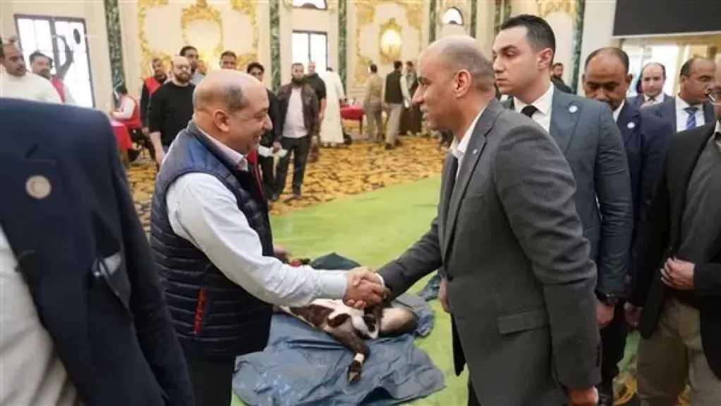 وزير العمل يتفقد اختبارات العمال المرشحين لموسم الحج على مهنة ”جزار”