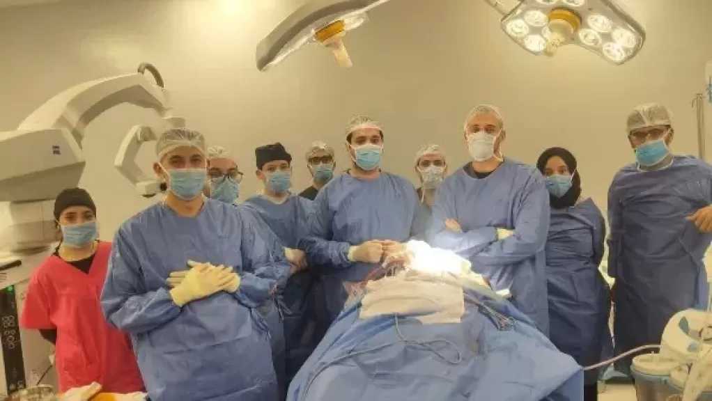 التعليم العالي: نجاح تدخل جراحي عاجل لإنقاذ مريض مصاب بإصابة في المخ بمستشفى قصر العيني