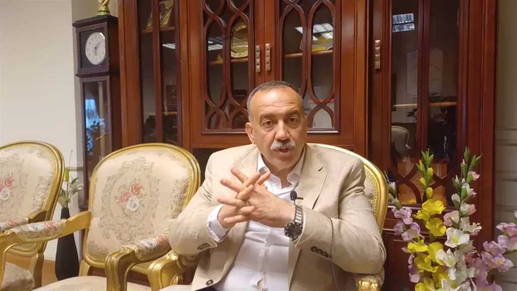 هشام أبو النصر يغادر ديوان عام أسيوط بعد وداع الموظفين متجها إلى القاهرة