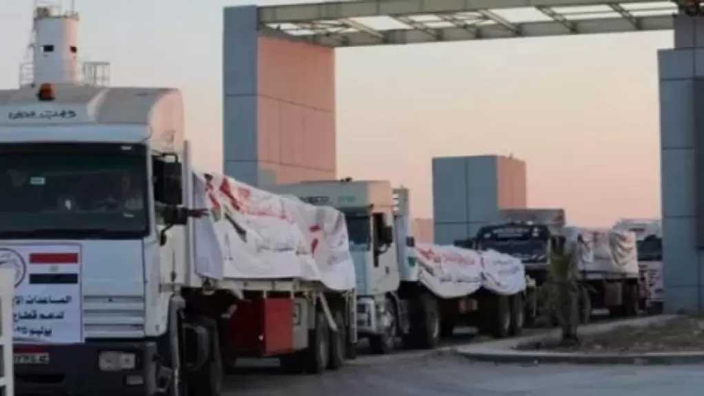 قافلة مساعدات زاد العزة الـ 138 تدخل إلى الفلسطينيين بقطاع غزة