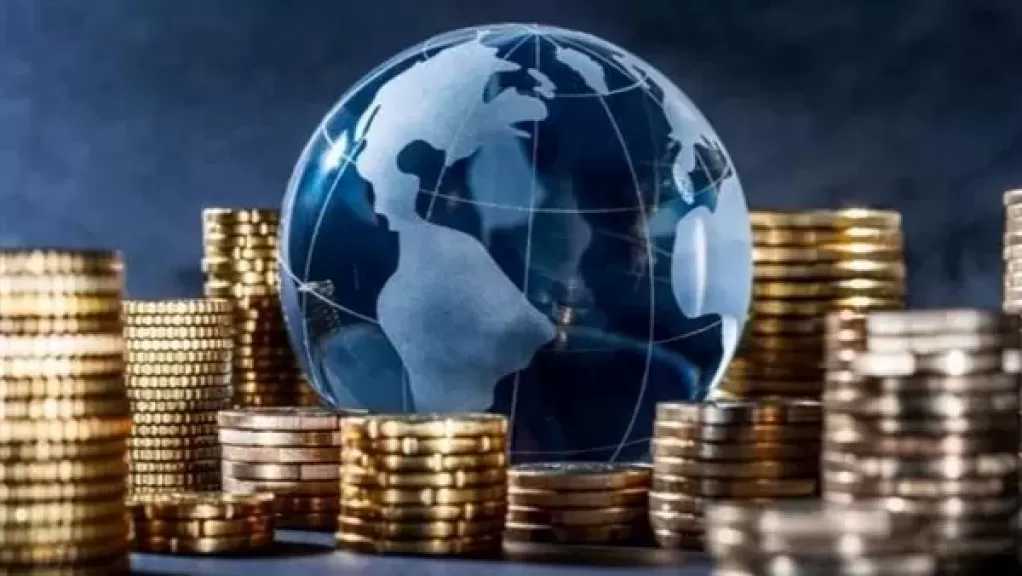 خبير: الاقتصاد العالمي يشهد حاليًا موجة تهدئة بعد فترة من التشدد النقدي
