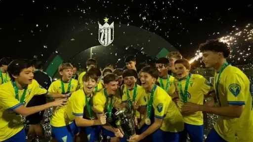 إستوريل البرتغالي يتوج بلقب دوري زد للناشئين تحت 15 عامًا