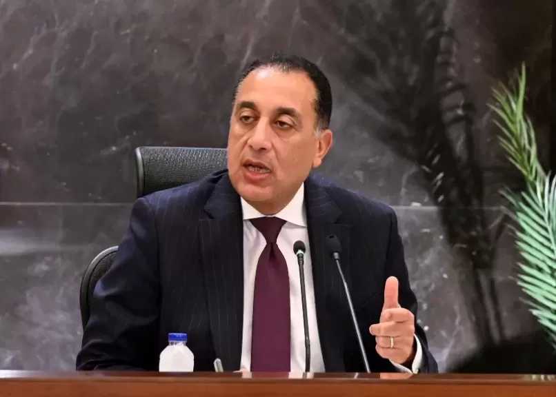 وزير الداخلية يهنئ رئيس مجلس الوزراء بقرب حلول شهر رمضان المبارك