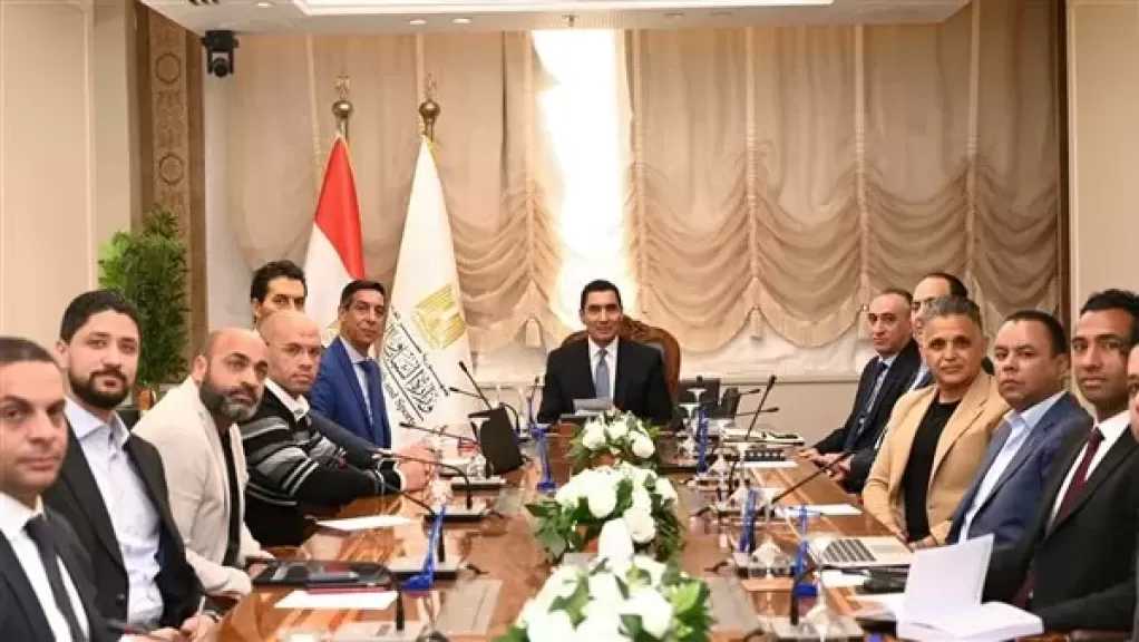 وزير الشباب والرياضة يناقش استعدادات تنفيذ ماراثون المتحف الكبير