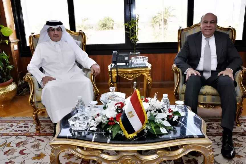 وزير الطيران يستقبل رئيس هيئة الطيران المدني القطري لبحث أوجه التعاون