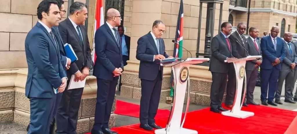 وزير الخارجية يلتقي نظيره الكيني لبحث تعزيز الشراكة الاستراتيجية والتعاون الثنائي