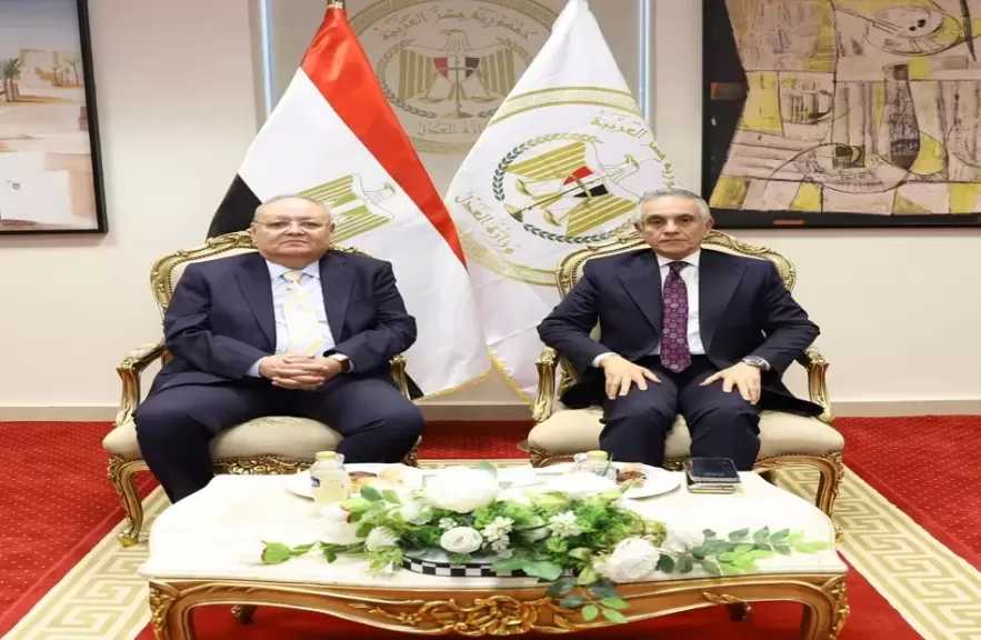 رئيس مجلس الدولة يزور وزير العدل الجديد بمقر الوزارة في العاصمة الإدارية