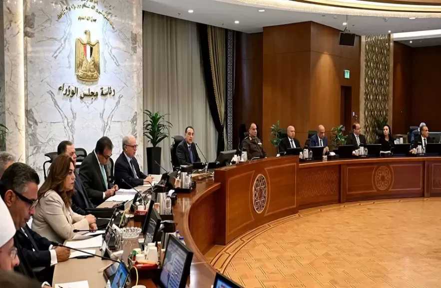 رئيس الوزراء يُوجه بتعزيز التواصل مع البرلمان والرد الفوري على طلبات النواب