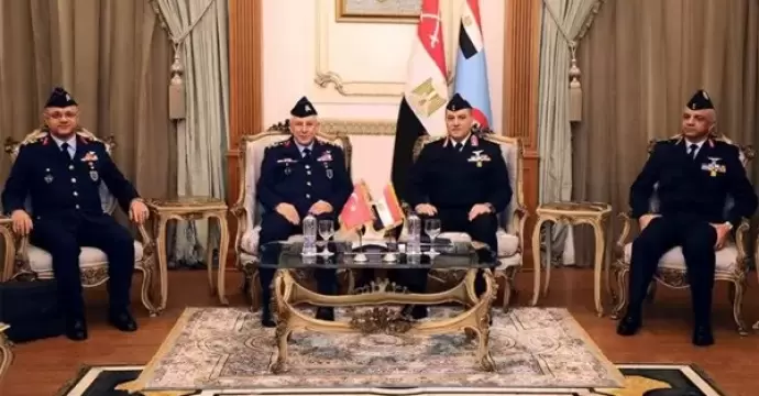 قائد القوات الجوية يناقش علاقات الشراكة والتعاون مع قائد القوات الجوية التركية