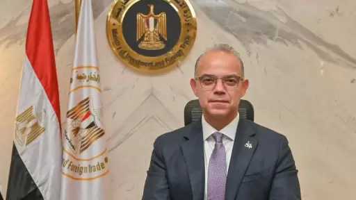 استمرار العمل بالموانيء والمنافذ الجمركية بكامل الطاقات التشغيلية طوال أيام العام بما في ذلك العطلات الرسمية