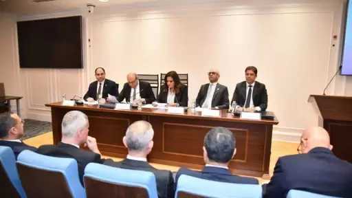 وزير الطيران المدني يستعرض خطة تطوير القطاع أمام لجنة السياحة والطيران بمجلس النواب