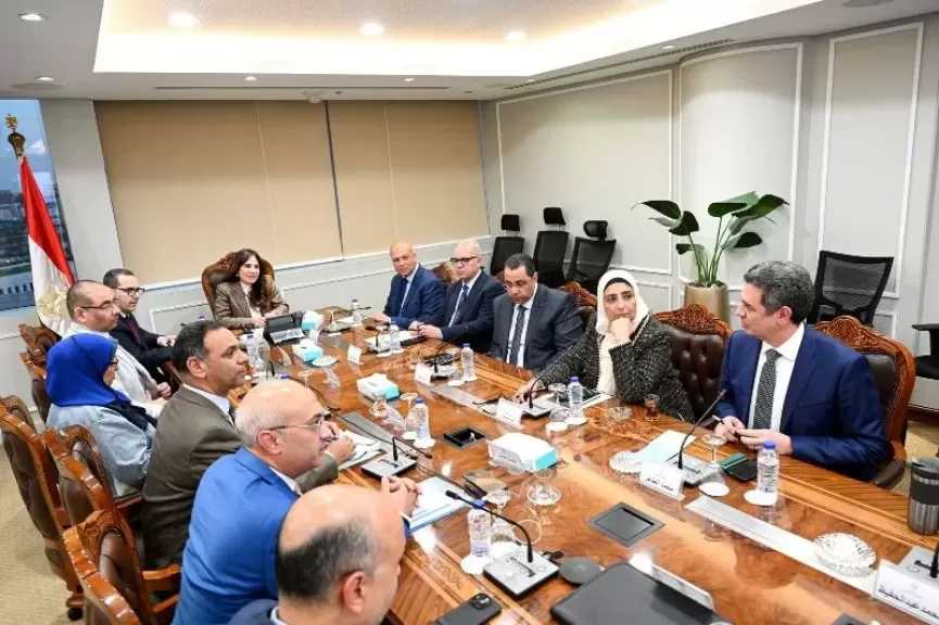 وزيرة الإسكان تبحث تسويق عدد من مشروعات هيئة المجتمعات العمرانية