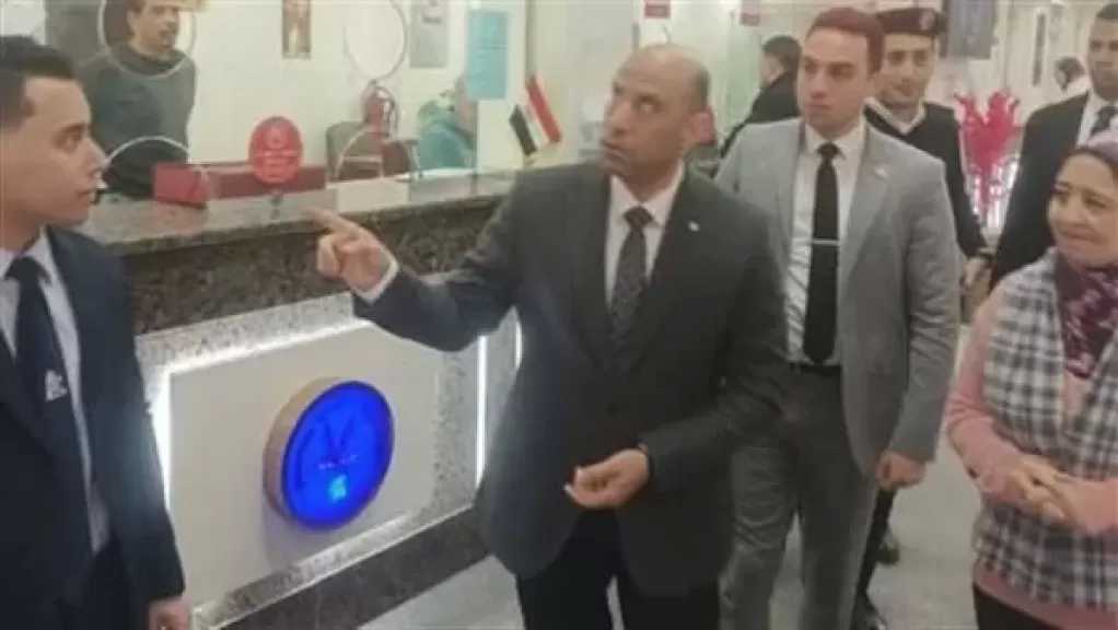 وزير العمل يوجّه بسرعة إعداد تطبيق إلكتروني لحجز مواعيد توثيق عقود العمل بالخارج