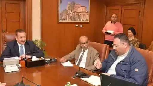 محافظ بورسعيد يوجه بالتكامل بين إدارات التسكين والتحول الرقمي لسرعة إنجاز خدمات المواطنين