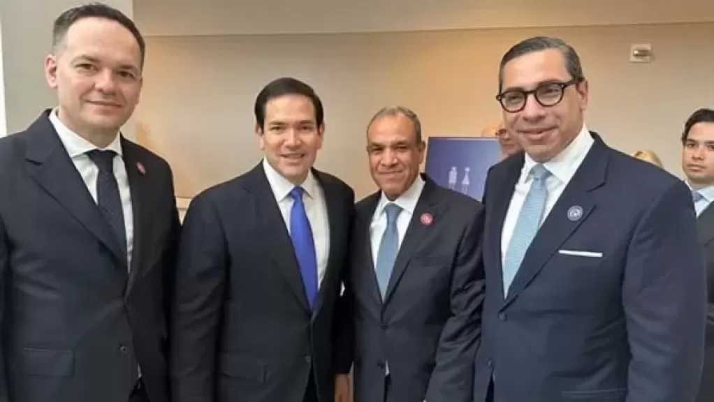وزير الخارجية يجري مجموعة من اللقاءات الجانبية مع الوزراء والمسئولين