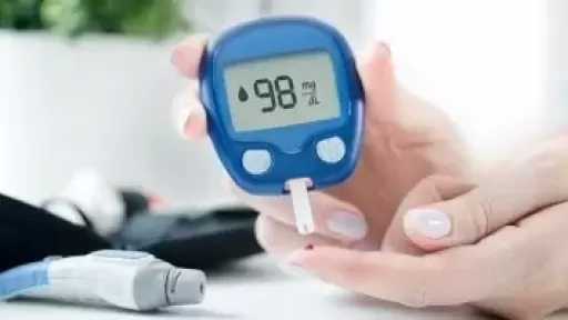 تجنب هذه الأخطاء للحصول على نتائج دقيقة عند قياس السكر فى المنزل