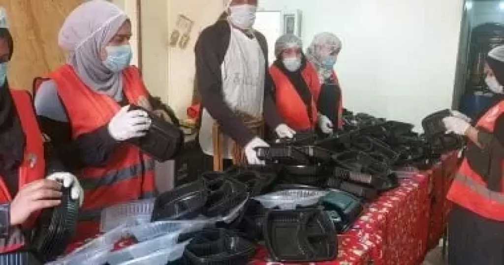 توزيع 350 وجبة بكوم أمبو ضمن مطبخ المصرية خلال رمضان