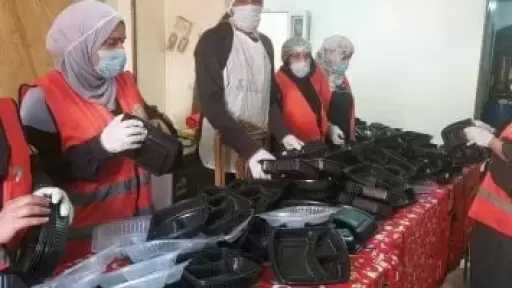 توزيع 350 وجبة بكوم أمبو ضمن مطبخ المصرية خلال رمضان