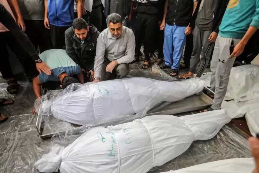 استشهاد 4 فلسطينيين بينهم طفل إثر غارة إسرائيلية على سيارة شرطة في غزة