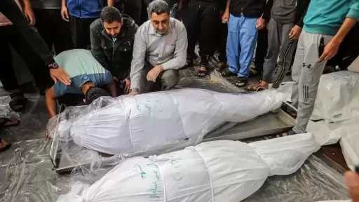 استشهاد وإصابة 5 فلسطينيين في قصف إسرائيلي على مركبة وسط قطاع غزة