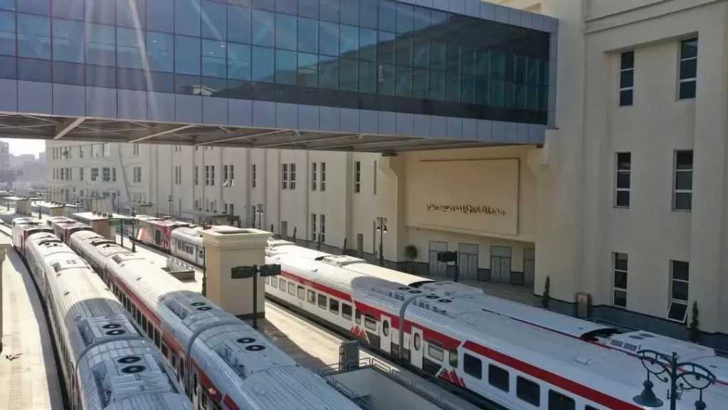 احجز تذكرتك بسهولة.. تعرف على طرق الحجز والدفع بقطارات السكك الحديدية| إنفوجراف