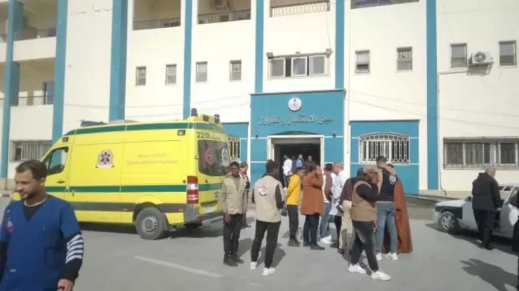 إصابة 3 أشخاص نتيجة تصادم سيارتين قرب قرية الخربة في شمال سيناء