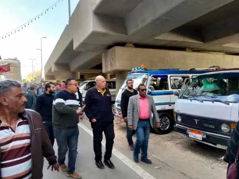 محافظ الدقهلية: حلول جذرية للتكدس المروري بمدينة ميت غمر ونقل مواقف القرى أسفل الكوبري الجديد