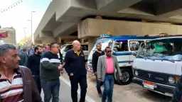 محافظ الدقهلية: حلول جذرية للتكدس المروري بمدينة ميت غمر ونقل مواقف القرى أسفل الكوبري الجديد