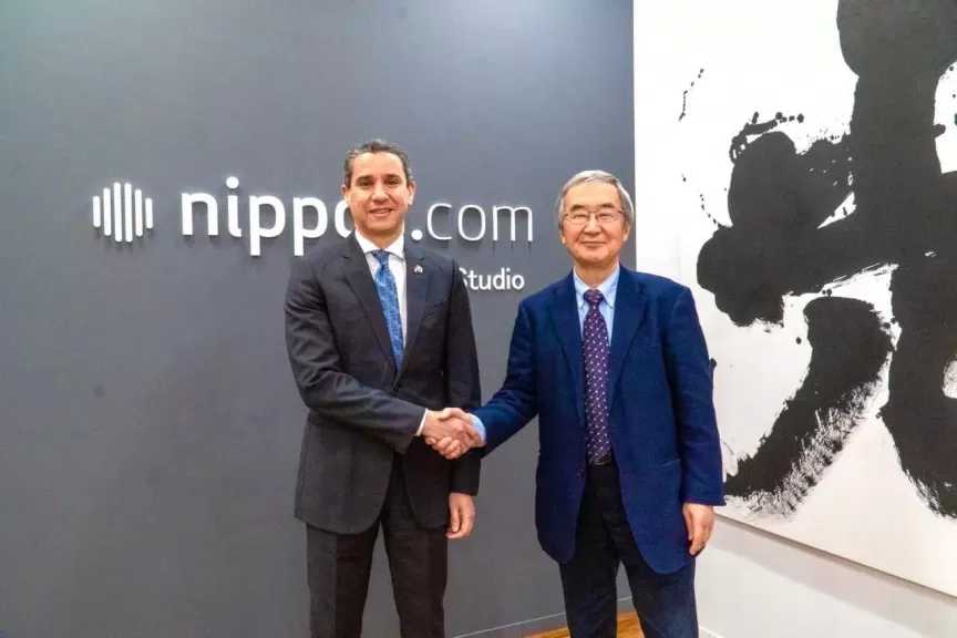 سفير مصر بطوكيو يجرى حوارًا إعلاميًا مع مؤسسة Nippon