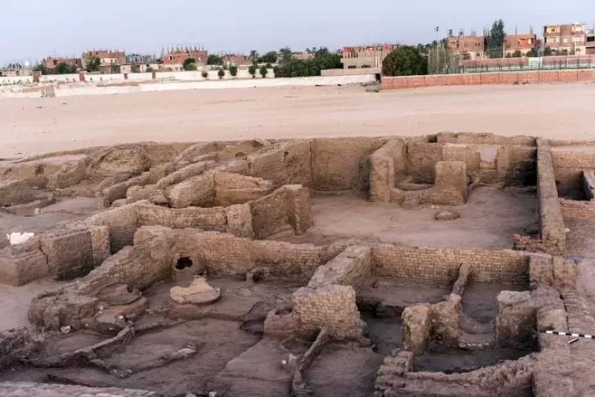 الكشف عن مدينة سكنية من القرن الثامن عشر وجبانة قبطية أسفلها بموقع شيخ العرب همام| تفاصيل