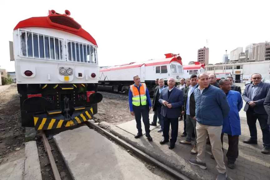 وزير النقل يتفقد ورش إيرماس المتخصصة في عمرة وصيانة جرارات السكك الحديدية