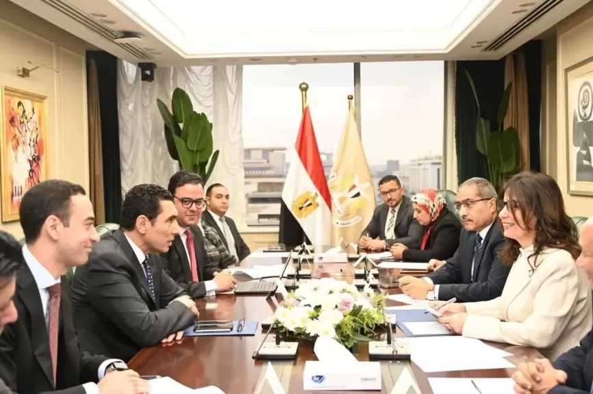 وزيرة الثقافة: التعاون مع وزارة الشباب والرياضة أمر وجوبي لبناء حائط صد معنوي لدرء الأفكار المغايرة