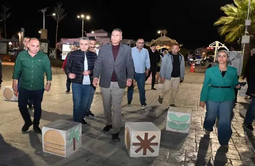 محافظ جنوب سيناء يتفقد ليلًا مشروعات خليج نعمة بشرم الشيخ