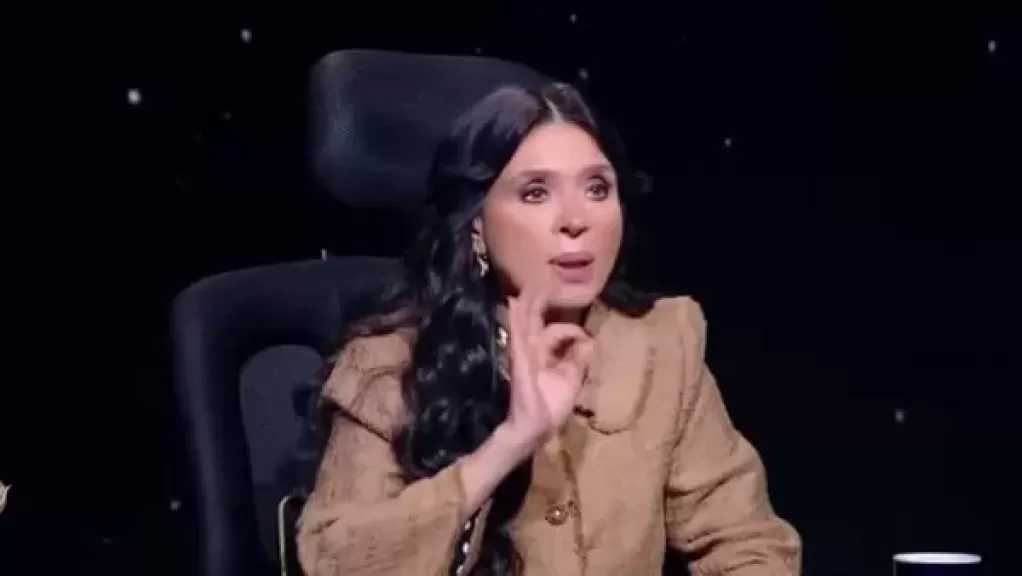 دينا: لو ابني عمل مساكنة مش هتأثر.. لكن لو بنتي هقطع رقبتها