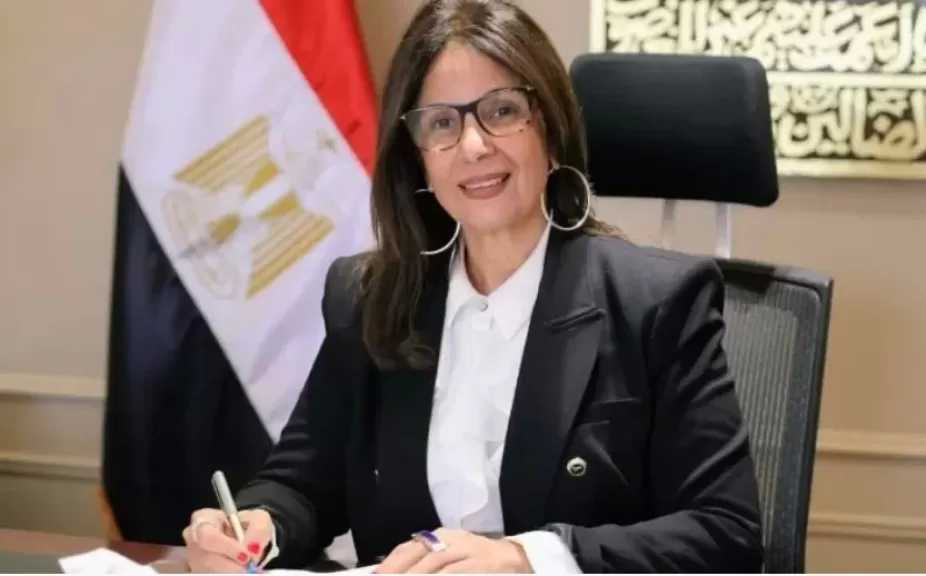 وزيرة الثقافة: لدينا جيل معترض يحتاج إلي التواصل والحوار