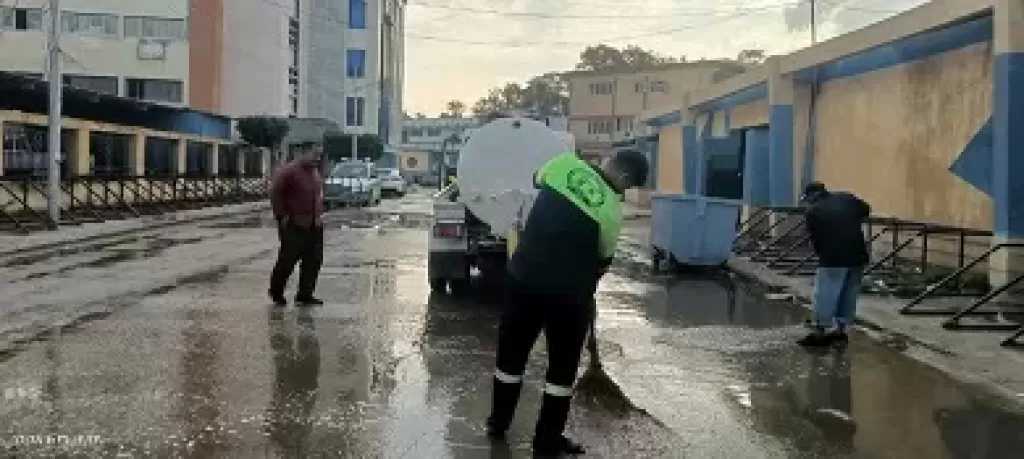 محافظ كفر الشيخ يتابع جهود كسح مياه الأمطار بالمراكز والمدن