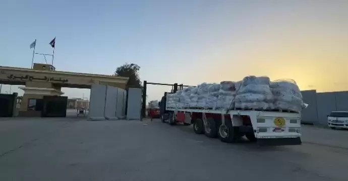 الهلال الأحمر يمد غزة بمواد غذائية ومستلزمات شتوية عبر «زاد العزة» 146 ويستقبل الدفعة الـ 19 من المصابين