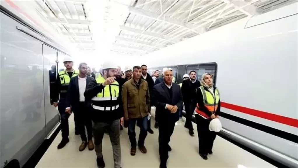 وزير النقل يتابع التقدم في اعمال تنفيذ الخط الأول من شبكة القطار الكهربائي السريع