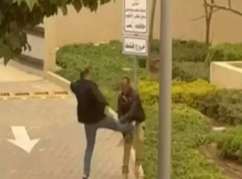 دفاع مصور واقعة كمبوند التجمع: موكلي وثق الواقعة بسبب تعرض فرد الأمن للظلم