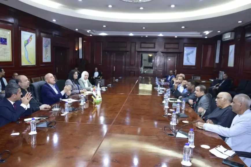 محافظ الأقصر يلتقي أعضاء مجلسي النواب والشيوخ لبحث ملفات التنمية وخدمة المواطن