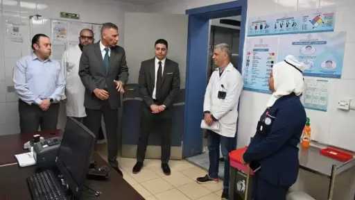 محافظ جنوب سيناء يتفقد مستشفى شرم الشيخ الدولي