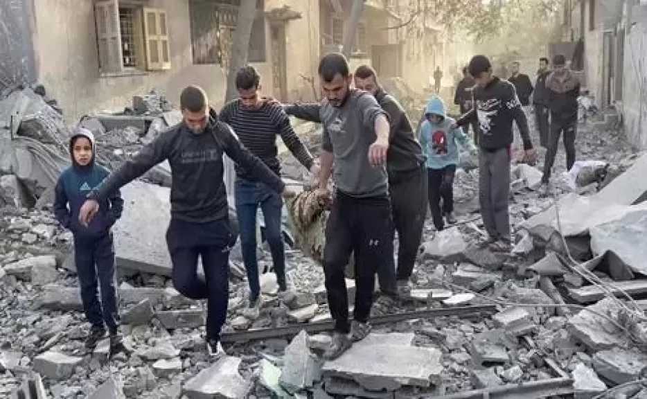 إصابة أربعة فلسطينيين جراء اعتداء الاحتلال عليهم بالضرب في قرية الطبقة بالخليل