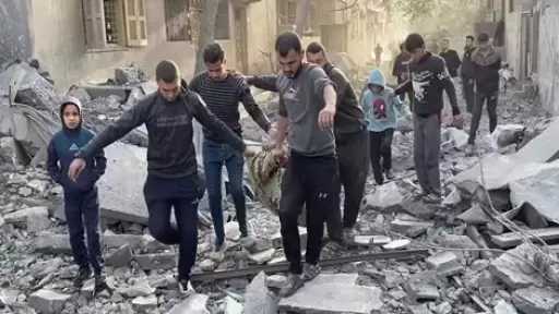 إصابة أربعة فلسطينيين جراء اعتداء الاحتلال عليهم بالضرب في قرية الطبقة بالخليل