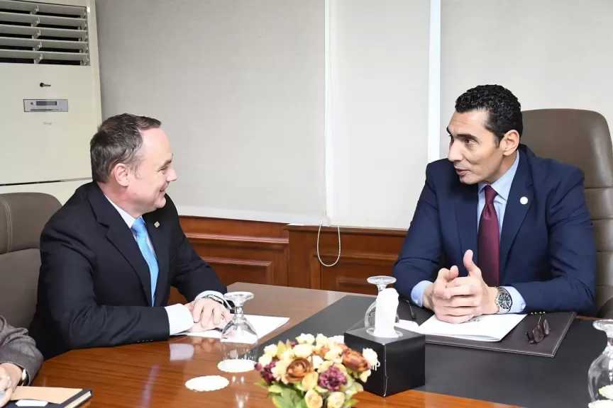 وزير الشباب والرياضة يودّع ممثل صندوق الأمم المتحدة للسكان بعد انتهاء فترة عمله بمصر